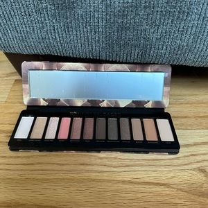 Urban Decay Naked Reloaded eyeshadow palette